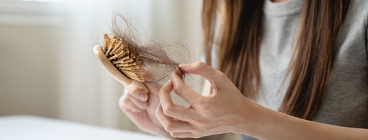 Perte de cheveux post partum : quelles solutions ?